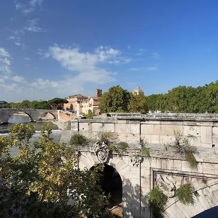 Charming Restored Loft In The Heart Of Trastevere דירה