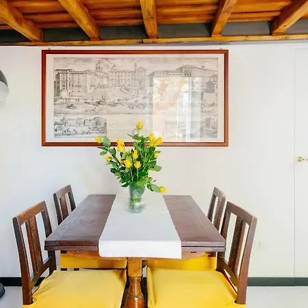 Charming Restored Loft In The Heart Of Trastevere דירה